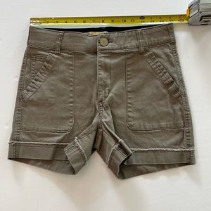 Democracy “Ab” technology Khaki Frayed Cuff Shorts Sz 8